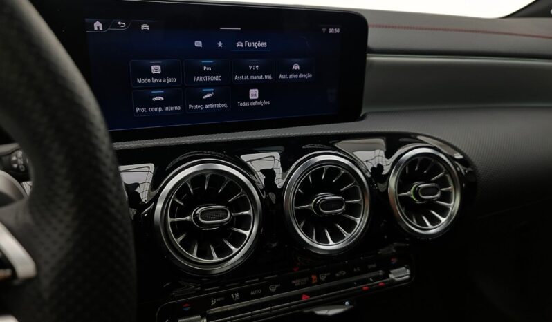 
								Mercedes CLA-35 cheio									