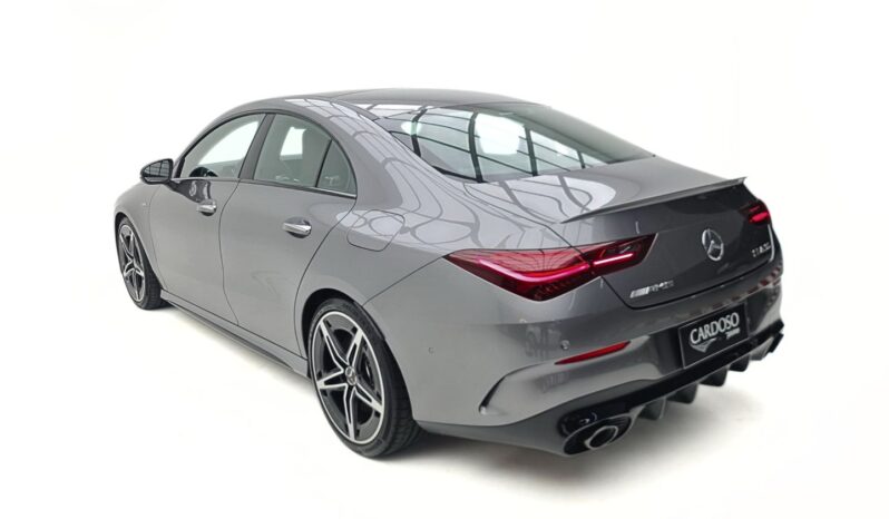 
								Mercedes CLA-35 cheio									
