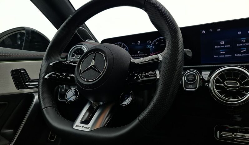 
								Mercedes CLA-35 cheio									