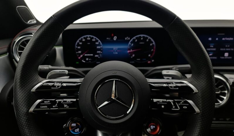 
								Mercedes CLA-35 cheio									