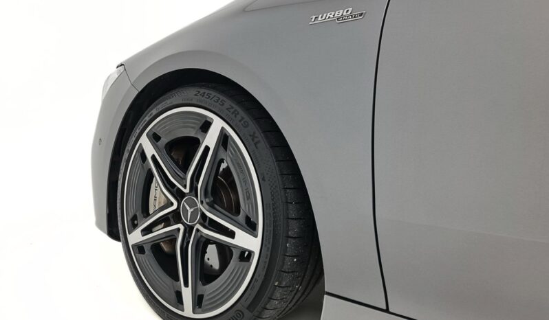 
								Mercedes CLA-35 cheio									