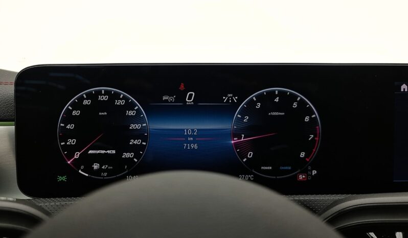 
								Mercedes CLA-35 cheio									