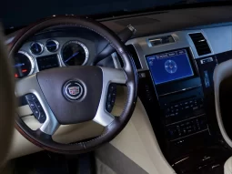 
										Cadillac Escalade cheio									
