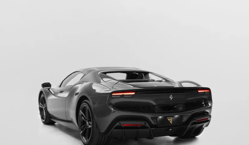 
								Ferrari 296 GTS cheio									