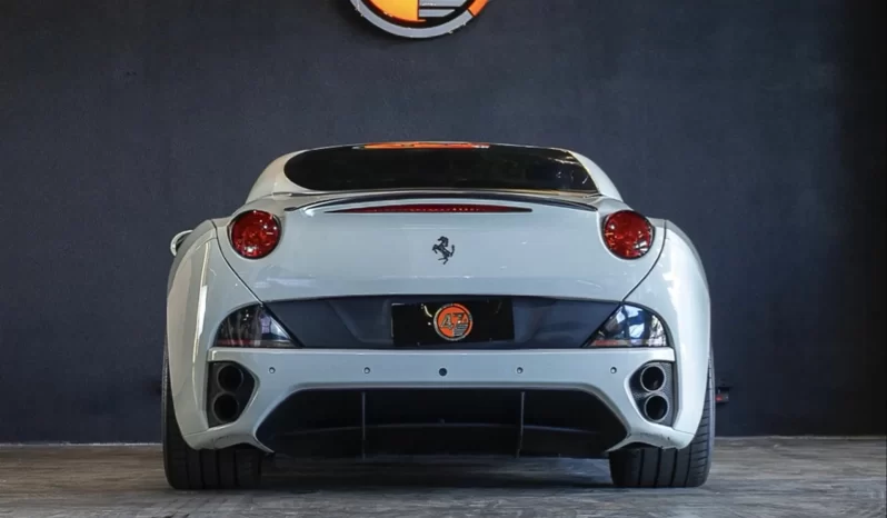 
								Ferrari California cheio									