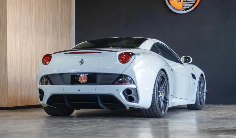
								Ferrari California cheio									
