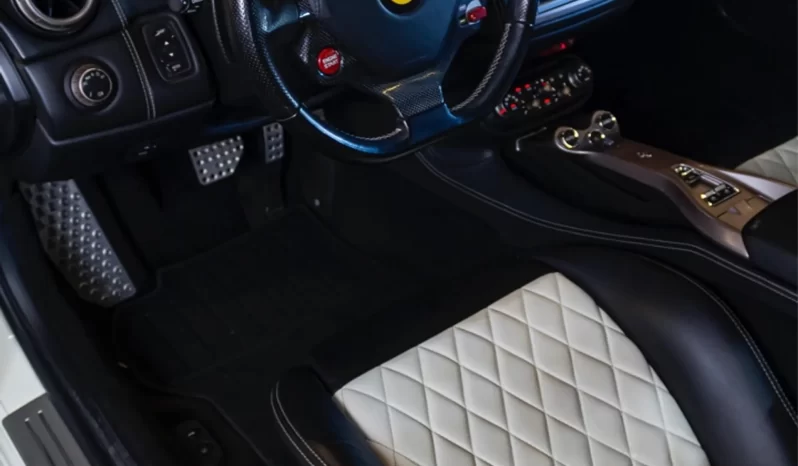
								Ferrari California cheio									