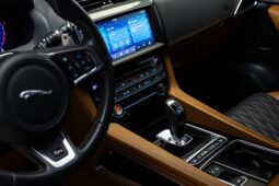 
										Jaguar F-Pace cheio									