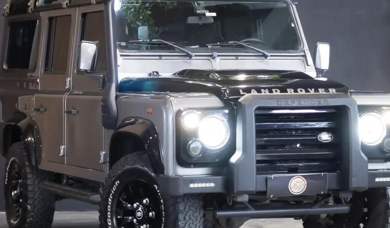 
								Land Rover Defender 4×4 cheio									