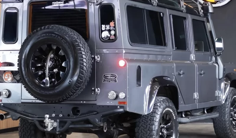 
								Land Rover Defender 4×4 cheio									