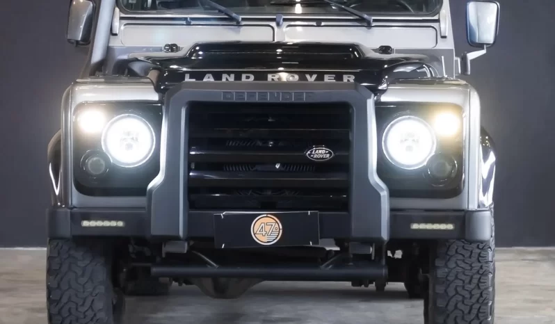 
								Land Rover Defender 4×4 cheio									