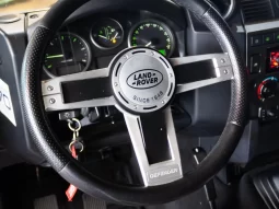 
										Land Rover Defender 4×4 cheio									