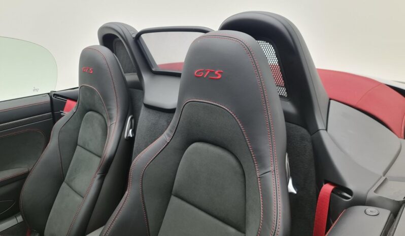 
								Porsche 718 GTS cheio									