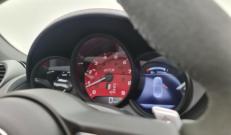 
								Porsche 718 GTS cheio									