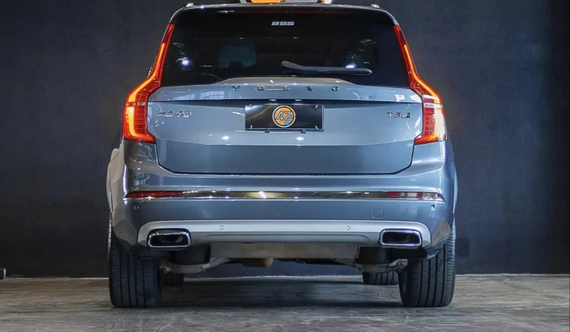 
								Volvo XC90 cheio									