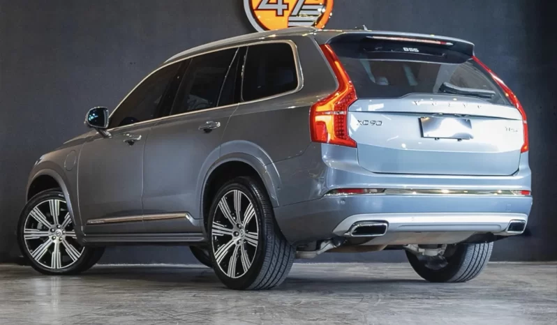 
								Volvo XC90 cheio									