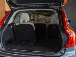 
										Volvo XC90 cheio									