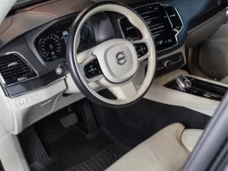 
										Volvo XC90 cheio									