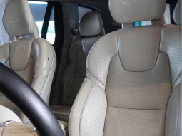 
										Volvo XC90 cheio									