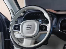 
										Volvo XC90 cheio									