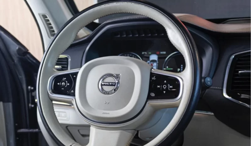 
								Volvo XC90 cheio									