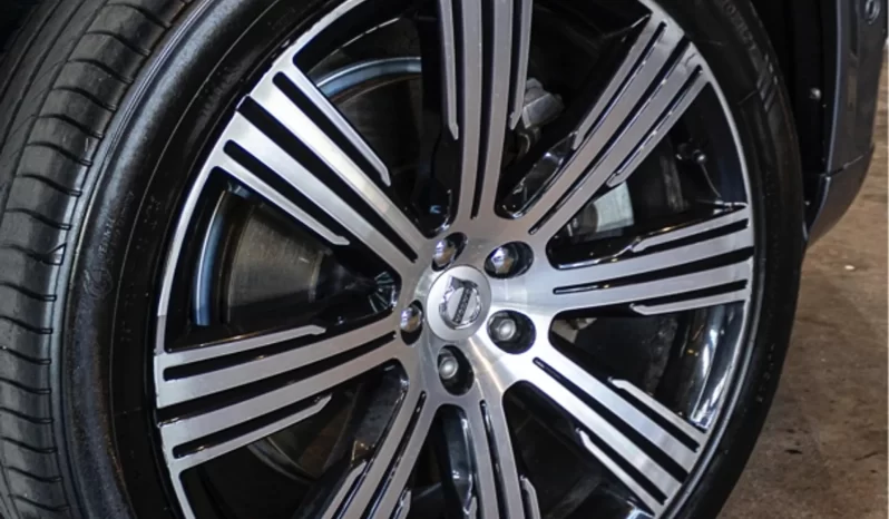 
								Volvo XC90 cheio									