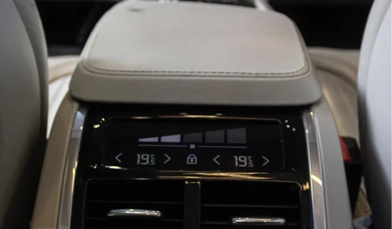 
								Volvo XC90 cheio									