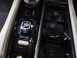 
										Volvo XC90 cheio									