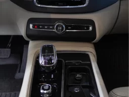 
										Volvo XC90 cheio									