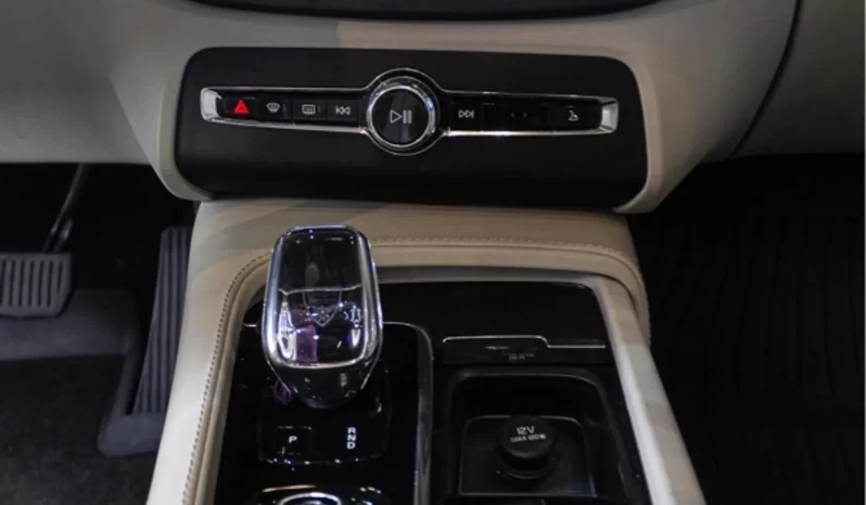 
								Volvo XC90 cheio									