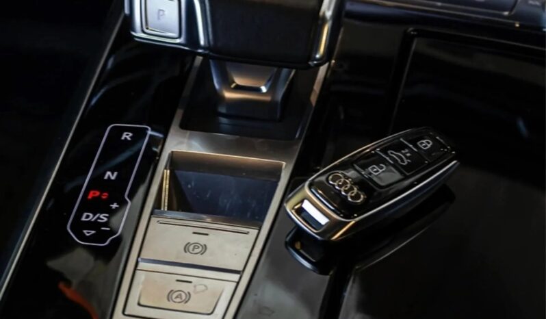 
								AUDI Q8 cheio									