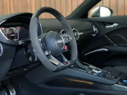 
										AUDI TT RS cheio									