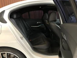 
										BMW 320i cheio									
