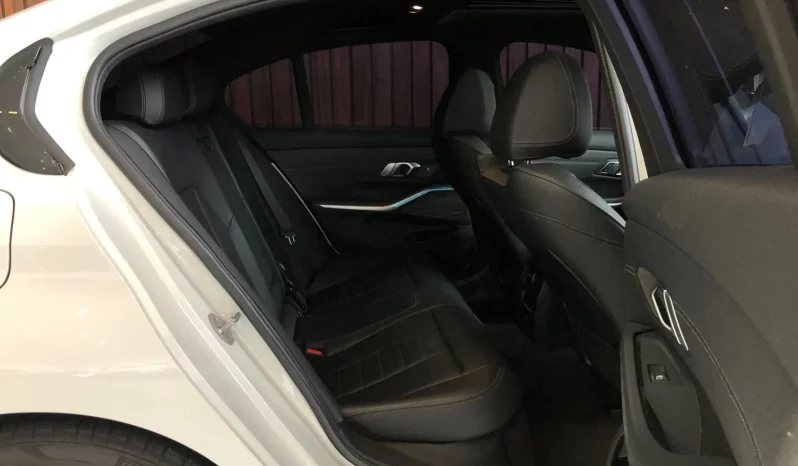
								BMW 320i cheio									