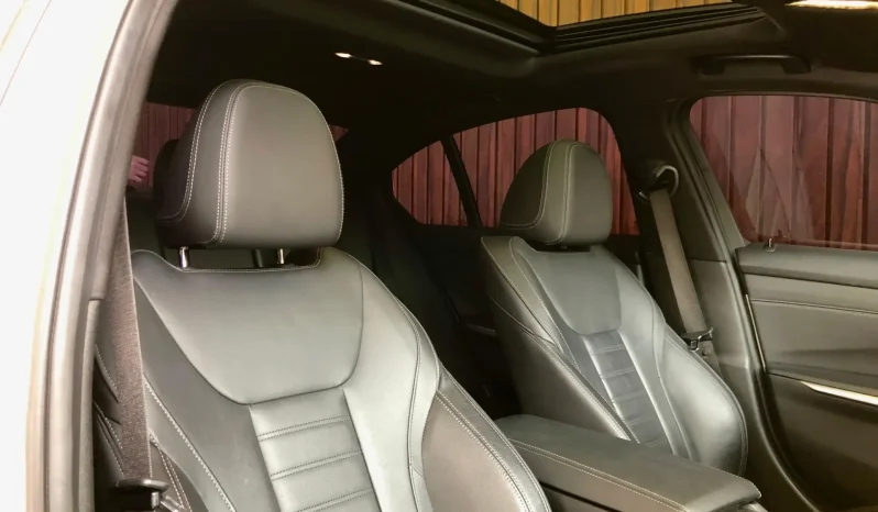 
								BMW 320i cheio									