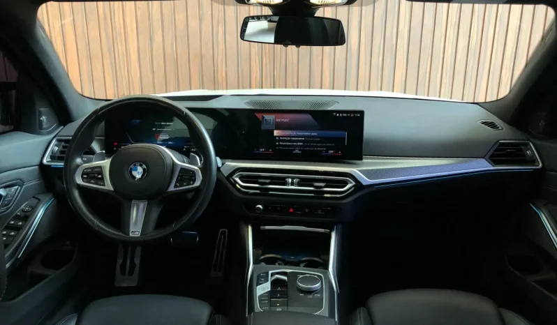 
								BMW 320i cheio									