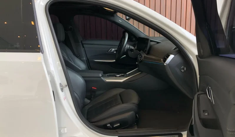 
								BMW 320i cheio									