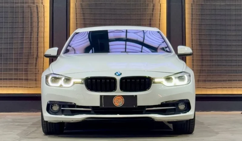 
								BMW 320i cheio									
