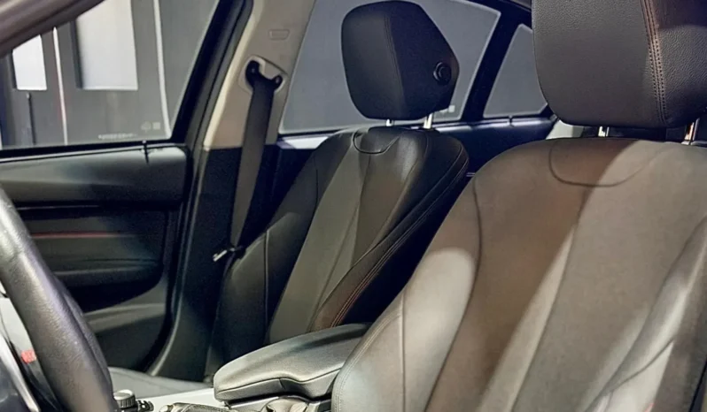 
								BMW 320i cheio									