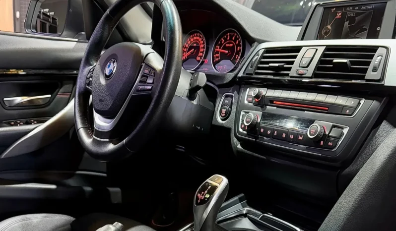 
								BMW 320i cheio									