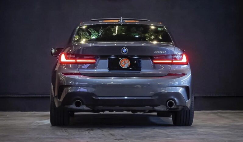 
								BMW 330i cheio									
