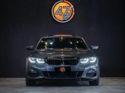 
										BMW 330i cheio									