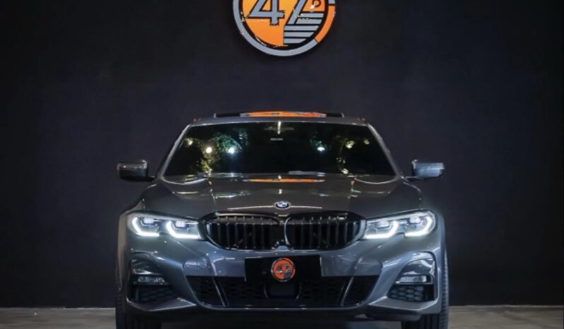 
								BMW 330i cheio									