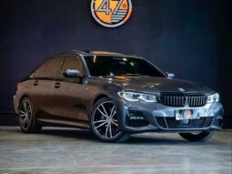 
										BMW 330i cheio									