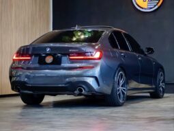 
										BMW 330i cheio									
