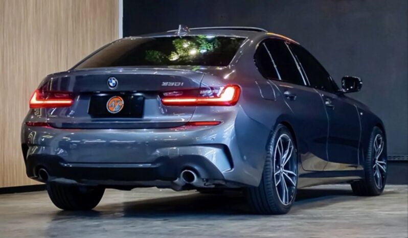
								BMW 330i cheio									