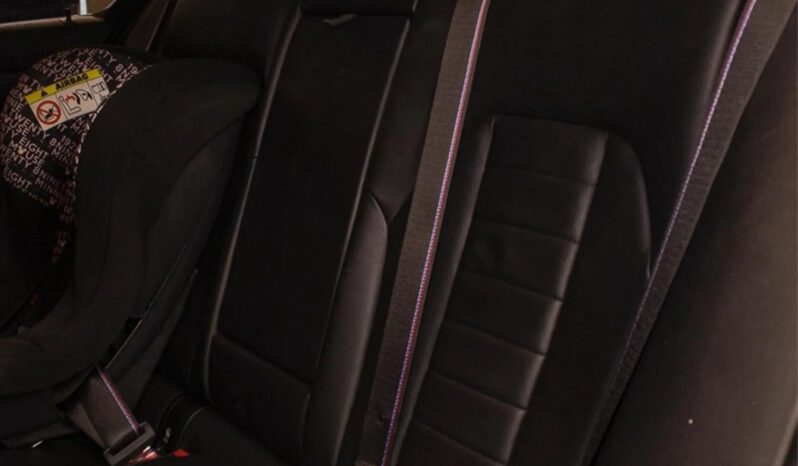 
								BMW 330i cheio									