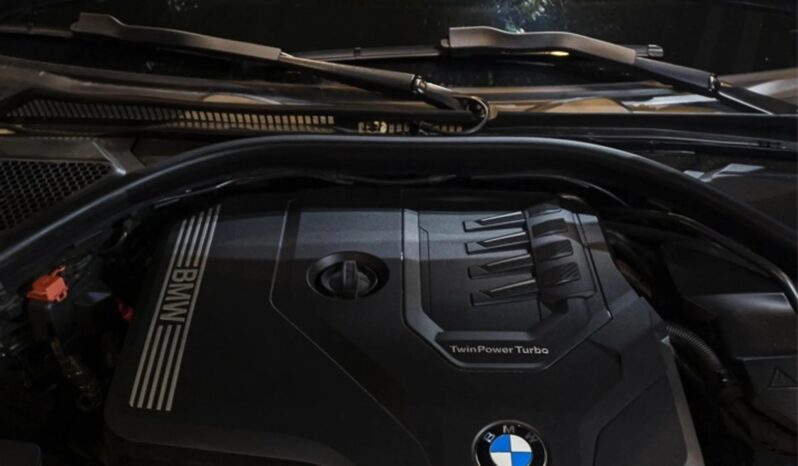 
								BMW 330i cheio									