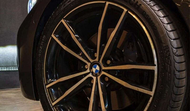 
								BMW 330i cheio									