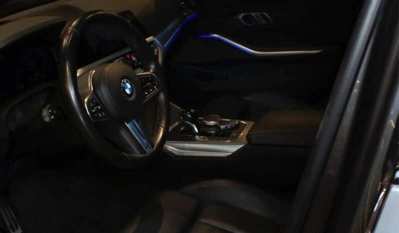 
								BMW 330i cheio									